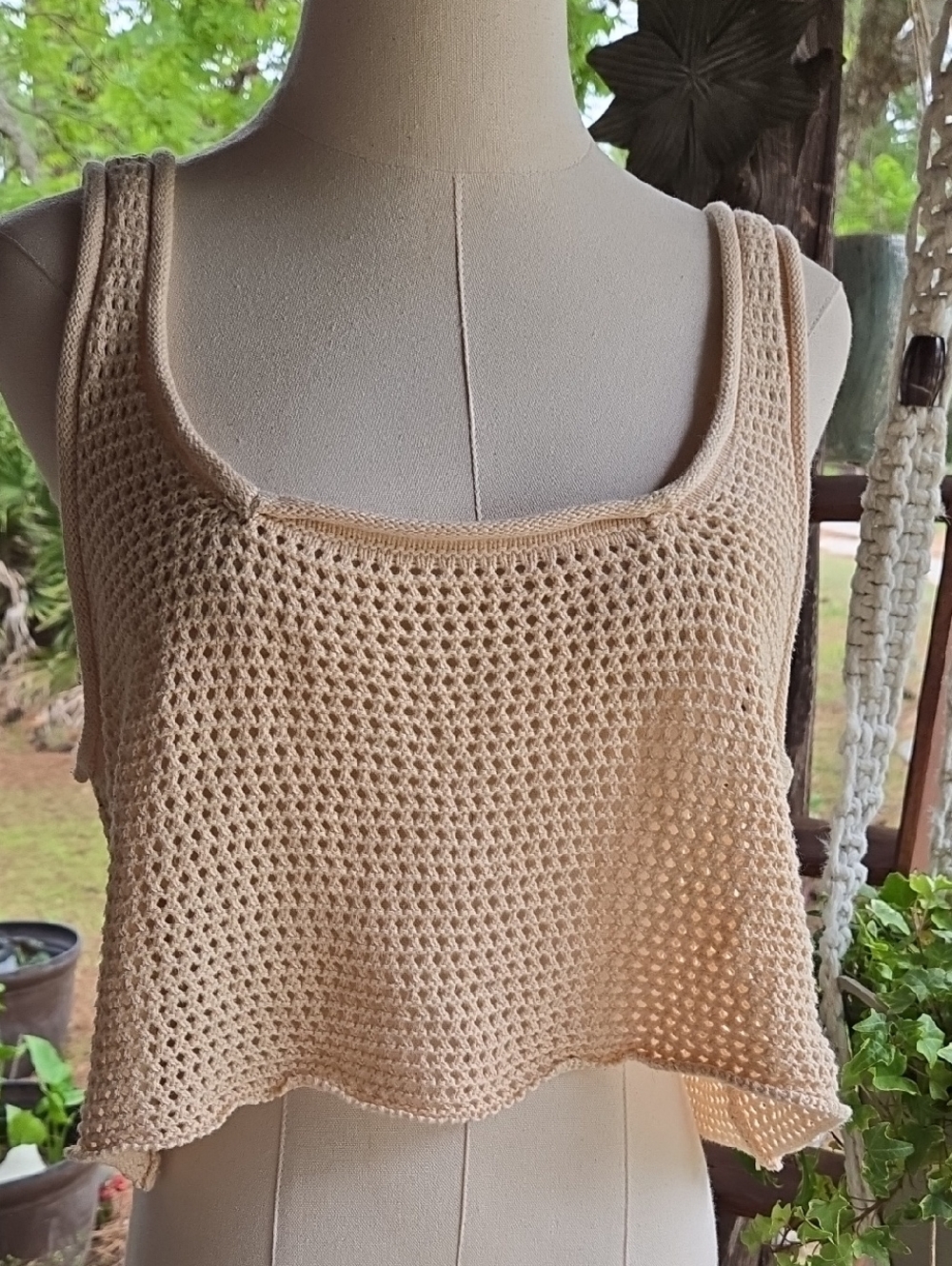New In Cream Cropped Open Knit Sleeveless Sweater Size Large